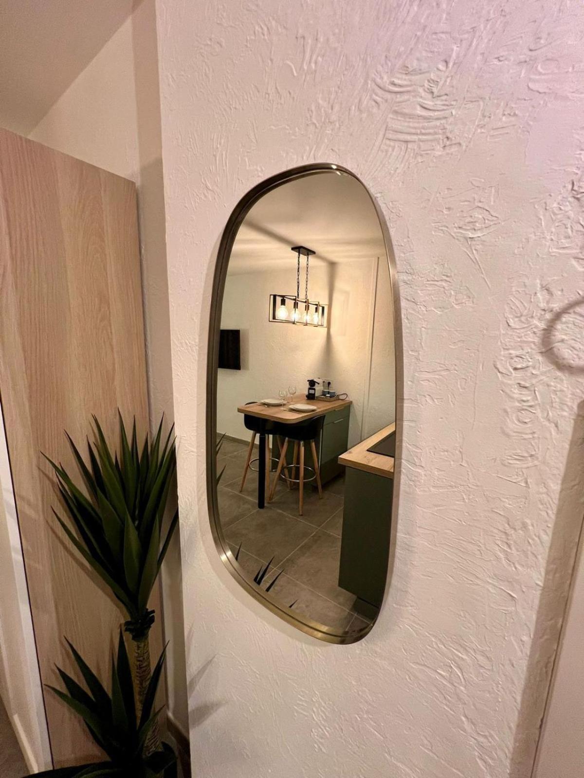 Studio Climatise, Cosy Et Calme Au Centre Ville Antibes Exterior photo